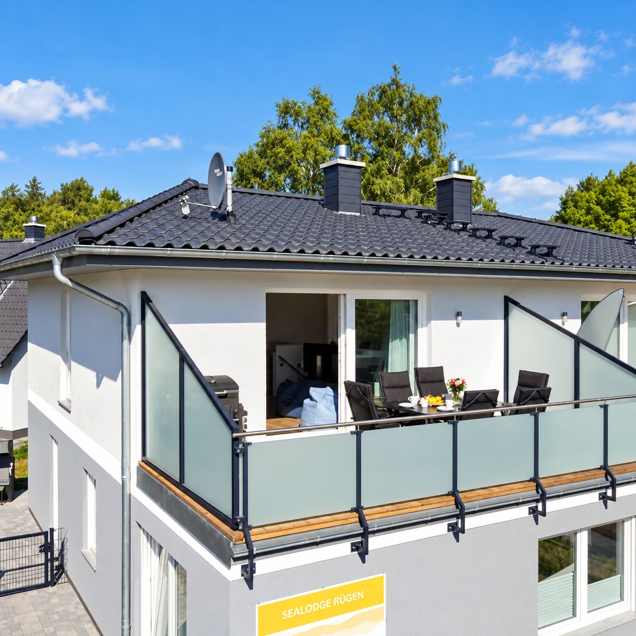 Außenansicht mit Balkon